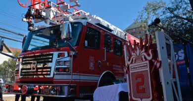 Bomberos de Ñuñoa reciben nuevo carro con escala telescópica entregado por el Gobierno de Santiago